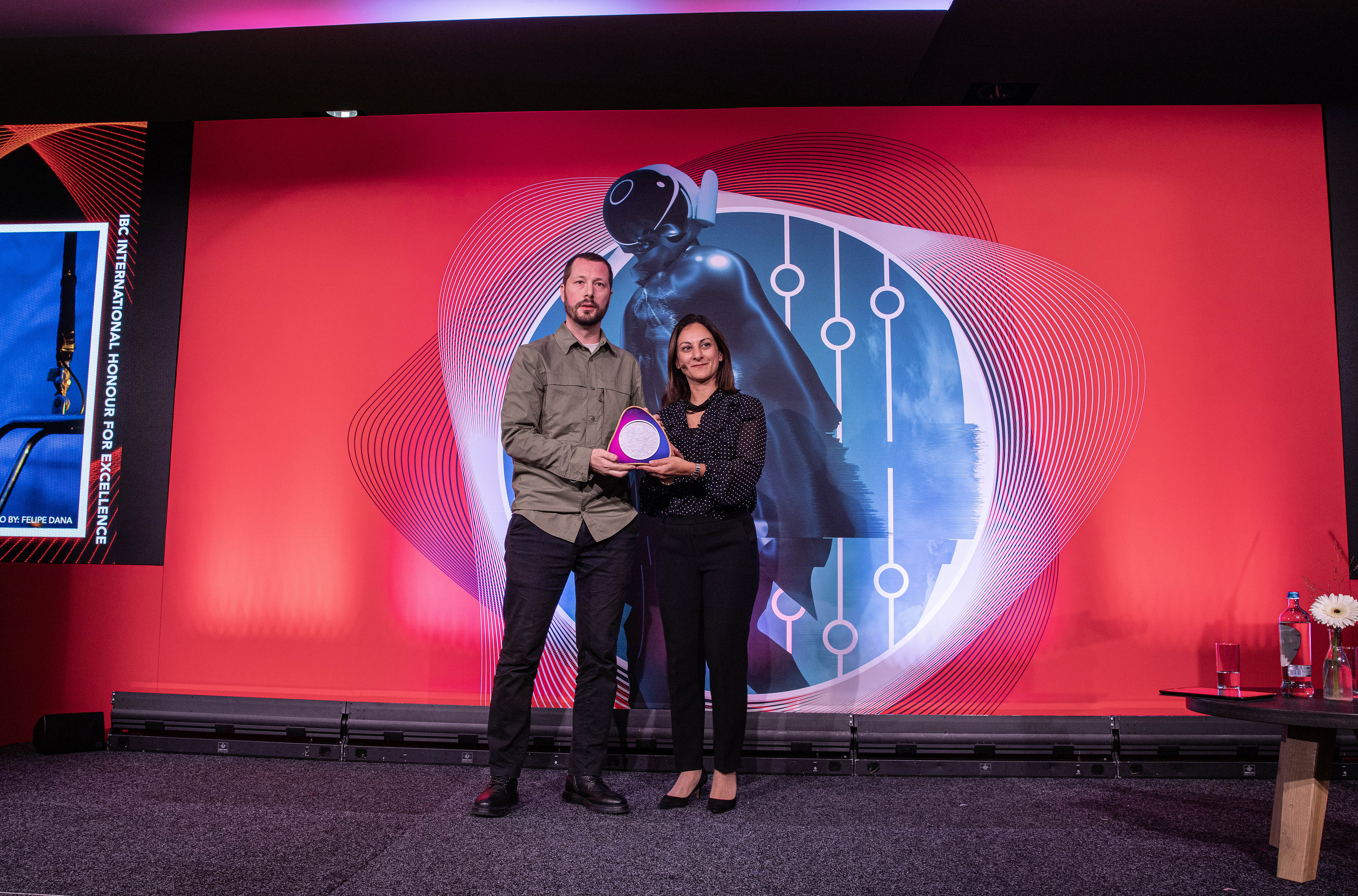 Mstyslav Chernov receives the International Honour for Excellence Award from host Sasha Qadri